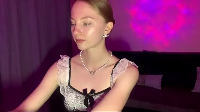 BrightAnnie online show from September 9, 6:39 pm