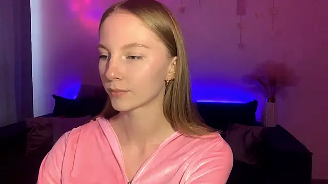 Snapshot of BrightAnnie chatting on September 17, 3:14 pm BrightAnnie online show from September 17, 3:14 pm