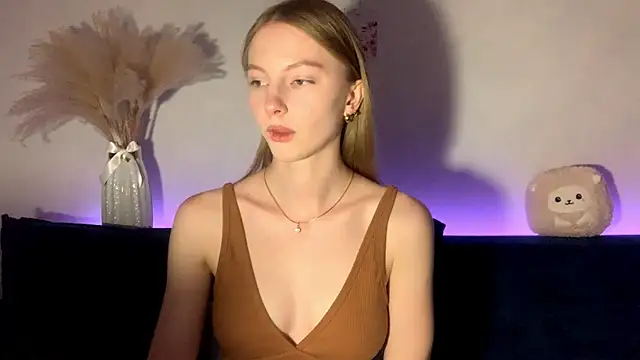 BrightAnnie online show from September 25, 3:29 pm