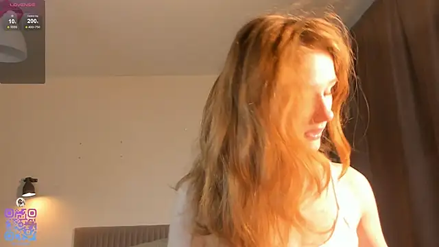 Snapshot of BreezeJam chatting on October 16, 12:13 pm BreezeJam online show from October 16, 12:13 pm