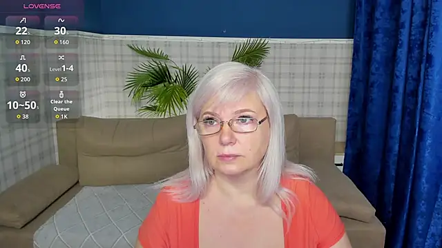 Hella Fabel online show from December 18, 1:11 am