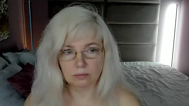 Snapshot of Hella_Fabel chatting on May 30, 1:12 am Hella Fabel online show from May 30, 1:12 am