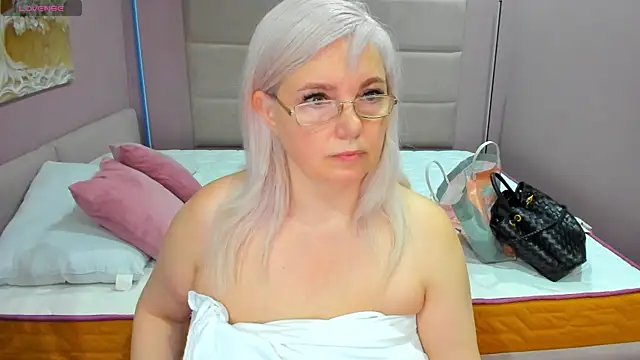 Hella Fabel online show from June 27, 1:11 am