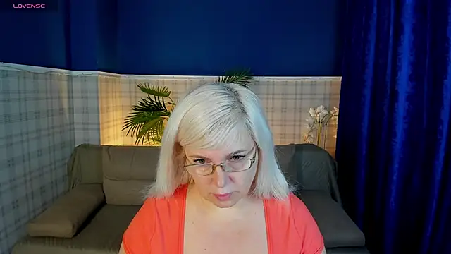 Snapshot of Hella_Fabel chatting on November 23, 1:04 am Hella Fabel online show from November 23, 1:04 am