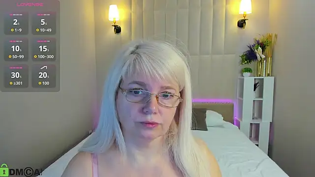 Snapshot of Hella_Fabel chatting on June 6, 1:55 am Hella Fabel online show from June 6, 1:55 am