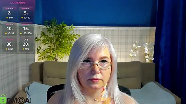 Snapshot of Hella_Fabel chatting on May 7, 1:10 am Hella Fabel online show from May 7, 1:10 am