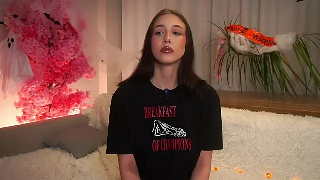 Snapshot of EviaRabasca chatting on October 31, 11:40 am EviaRabasca online show from October 31, 11:40 am