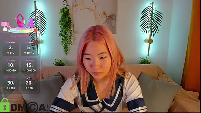 Snapshot of Aisi_18 chatting on October 17, 8:28 am Aisi 18 online show from October 17, 8:28 am