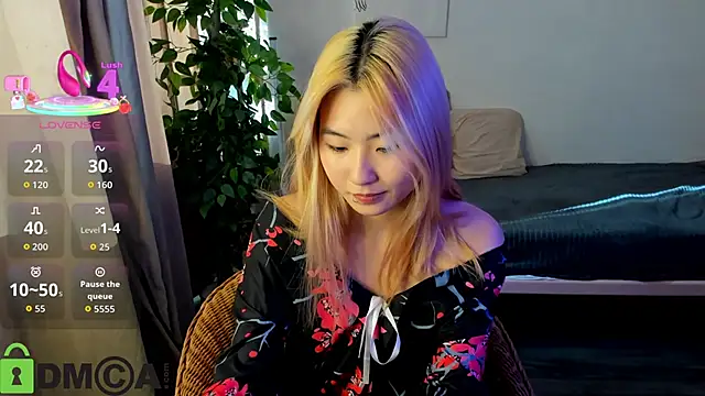 Snapshot of Aisi_18 chatting on October 13, 7:10 am Aisi 18 online show from October 13, 7:10 am