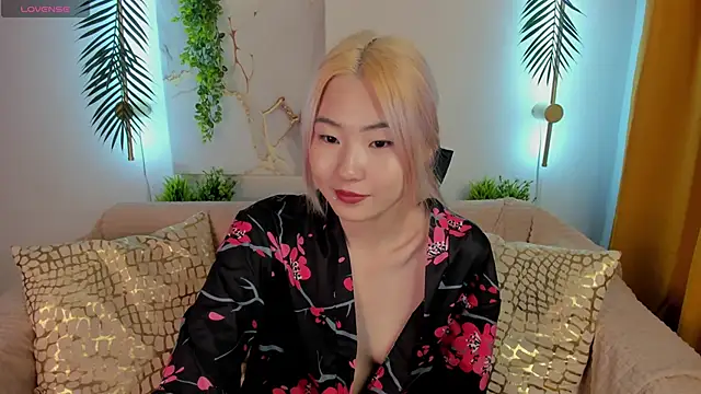 Snapshot of Aisi_18 chatting on September 17, 4:36 am Aisi 18 online show from September 17, 4:36 am