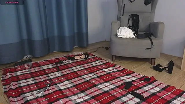 laracroftmansion online show from March 3, 5:20 pm