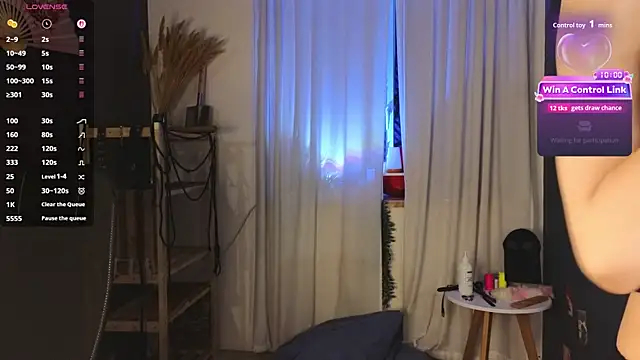 laracroftmansion online show from March 17, 3:37 pm