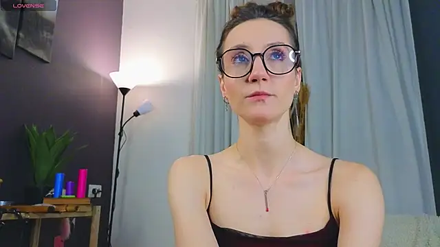 laracroftmansion online show from May 27, 3:19 pm