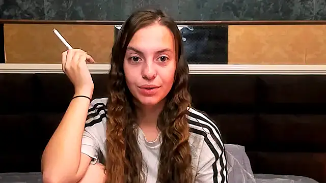 Snapshot of MillieTinny chatting on October 18, 3:08 am MillieTinny online show from October 18, 3:08 am