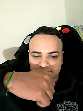 Snapshot of vergeta19 chatting on November 8, 4:05 am vergeta19 online show from November 8, 4:05 am