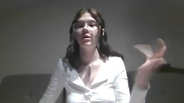 LaVostraDorothy online show from February 10, 8:30 pm