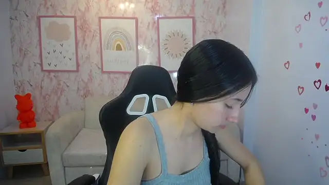 Snapshot of Kylie_ch1 chatting on December 3, 10:58 am Kylie ch1 online show from December 3, 10:58 am