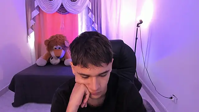 Aron Boyy online show from April 7, 7:26 pm