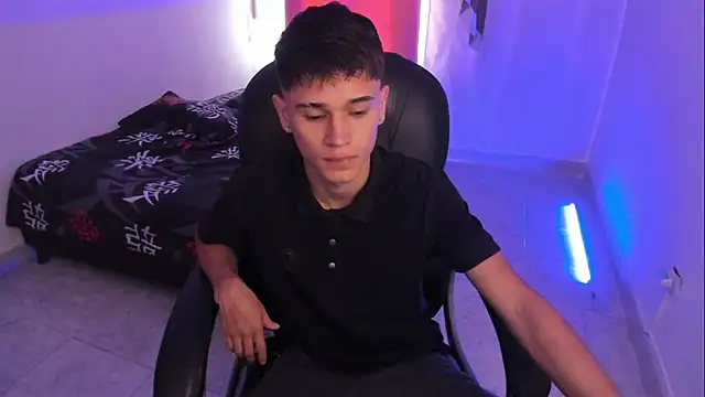 Aron Boyy online show from December 2, 7:37 pm