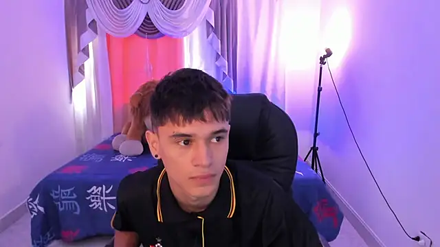 Aron Boyy online show from April 8, 8:21 pm