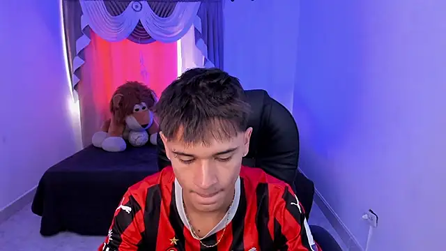 Snapshot of Aron_Boyy chatting on February 10, 7:24 pm Aron Boyy online show from February 10, 7:24 pm