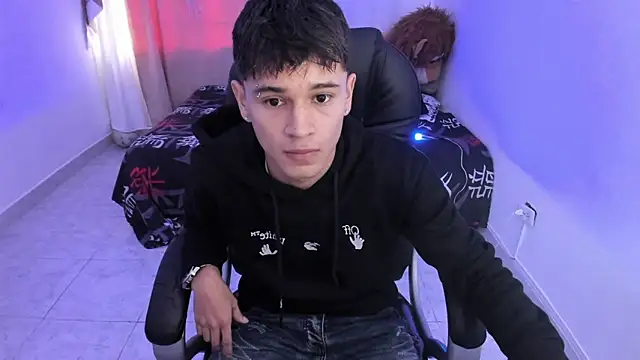 Snapshot of Aron_Boyy chatting on February 6, 9:55 pm Aron Boyy online show from February 6, 9:55 pm