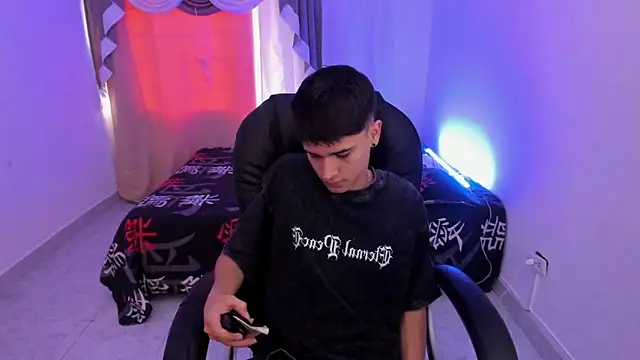 Snapshot of Aron_Boyy chatting on February 3, 8:25 pm Aron Boyy online show from February 3, 8:25 pm