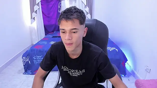 Aron Boyy online show from October 22, 7:35 pm