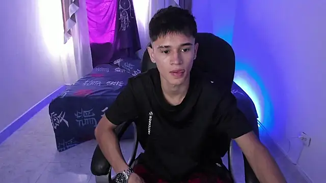 Aron Boyy online show from October 25, 8:20 pm