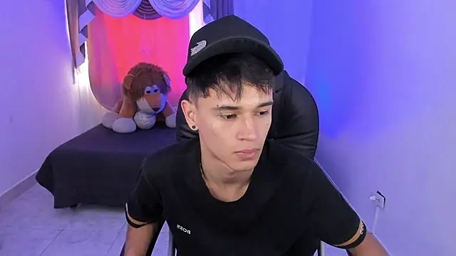 Snapshot of Aron_Boyy chatting on March 3, 8:05 pm Aron Boyy online show from March 3, 8:05 pm