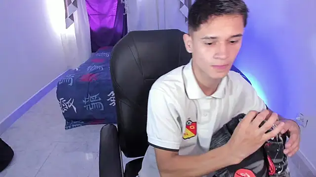 Aron Boyy online show from October 21, 8:08 pm