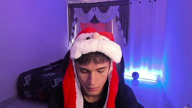 Snapshot of Aron_Boyy chatting on December 16, 8:13 pm Aron Boyy online show from December 16, 8:13 pm