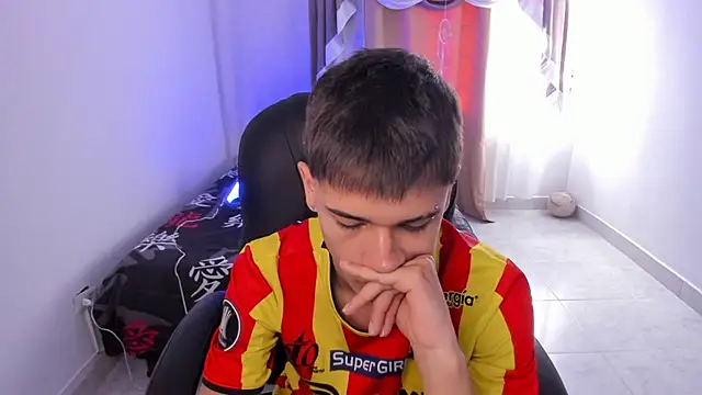 Aron Boyy online show from November 26, 7:25 pm