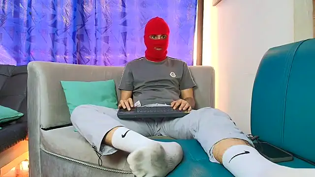 Snapshot of Warmteam777 chatting on December 14, 7:08 pm Warmteam777 online show from December 14, 7:08 pm