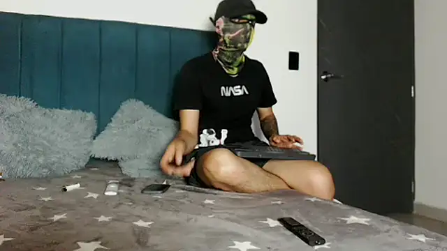 Snapshot of Warmteam777 chatting on September 10, 8:13 am Warmteam777 online show from September 10, 8:13 am