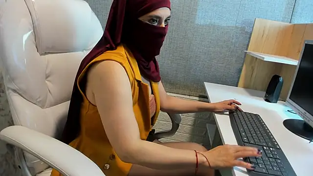 DaliaRahal online show from February 13, 1:00 pm