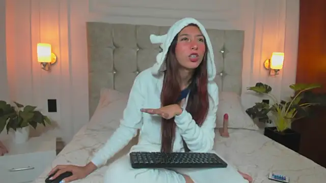 DulceEstrella  online show from October 28, 4:24 am