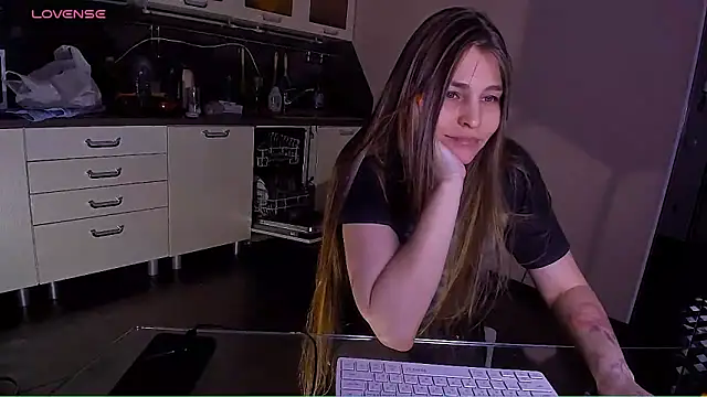 Kimberly Wolker online show from March 16, 3:26 pm