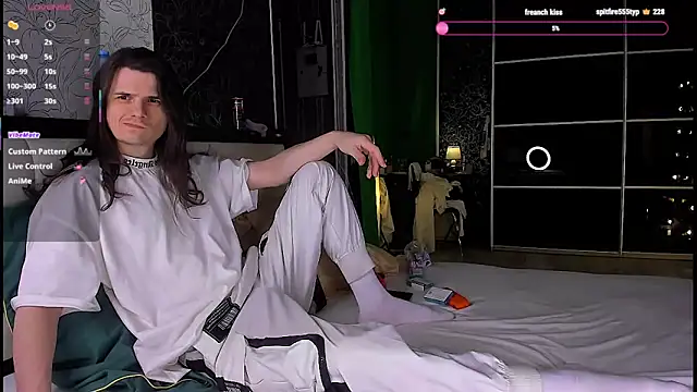 Kimberly Wolker online show from April 3, 12:00 pm