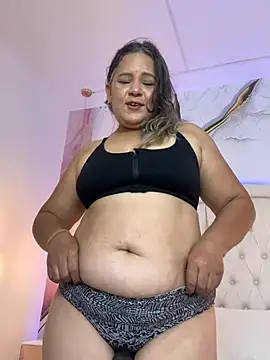 Snapshot of Lucy_Milf_474 chatting on July 14, 12:11 pm Lucy Milf 474 online show from July 14, 12:11 pm