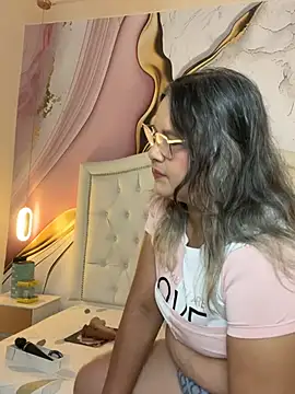 Snapshot of Lucy_Milf_474 chatting on July 17, 12:13 pm Lucy Milf 474 online show from July 17, 12:13 pm
