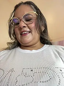 Snapshot of Lucy_Milf_474 chatting on June 20, 12:10 pm Lucy Milf 474 online show from June 20, 12:10 pm