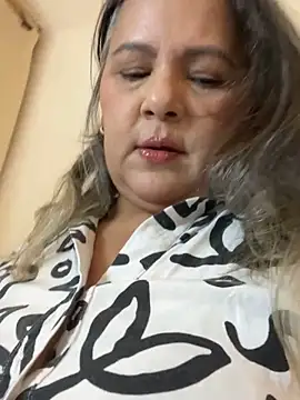 Snapshot of Lucy_Milf_474 chatting on June 29, 12:05 pm Lucy Milf 474 online show from June 29, 12:05 pm