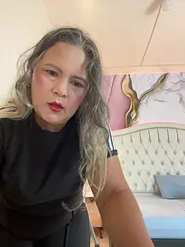 Snapshot of Lucy_Milf_474 chatting on June 15, 12:05 pm Lucy Milf 474 online show from June 15, 12:05 pm