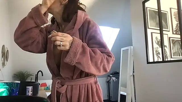 AmyStone   online show from April 14, 8:41 am