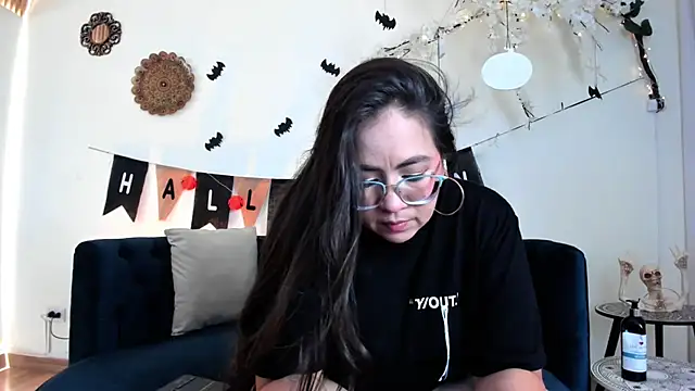 alissonbronw     online show from October 15, 8:06 pm