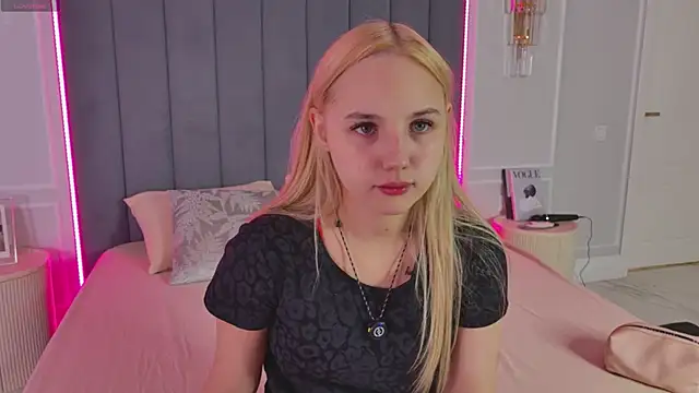 Snapshot of Sky_Cutie chatting on June 27, 4:40 am Sky Cutie online show from June 27, 4:40 am