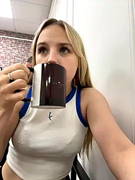 Sky Cutie online show from September 23, 4:30 am