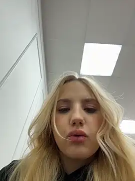 Sky Cutie online show from February 3, 5:38 am