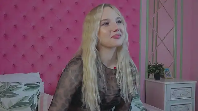 Sky Cutie online show from October 24, 5:39 am